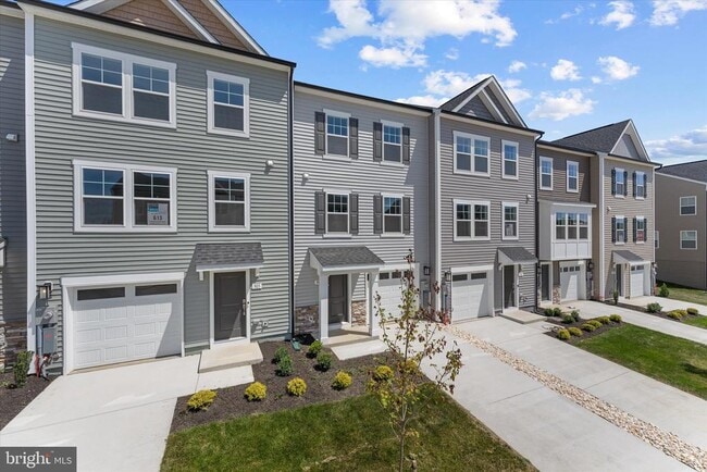 Building Photo - 505 Fontana Cir