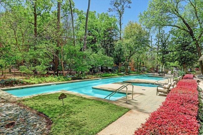 Building Photo - 121 N Post Oak Ln