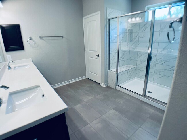 Building Photo - Charming Nestled Home near 281 and 1604