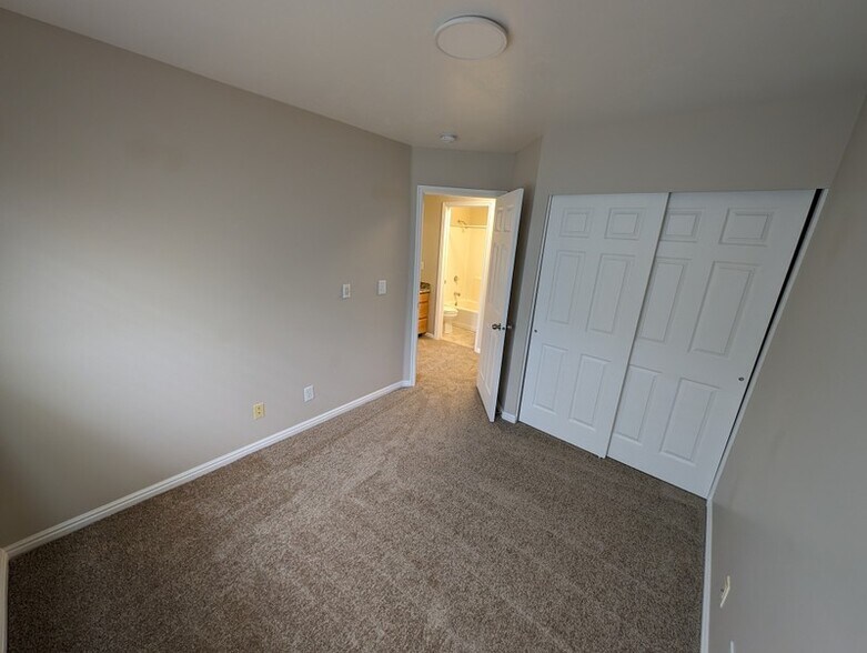 Building Photo - 6921 Florentine Way