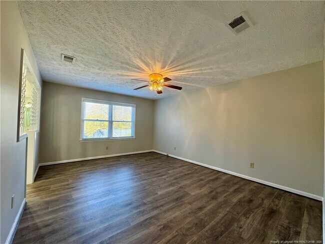 Building Photo - 389 Conifer Dr