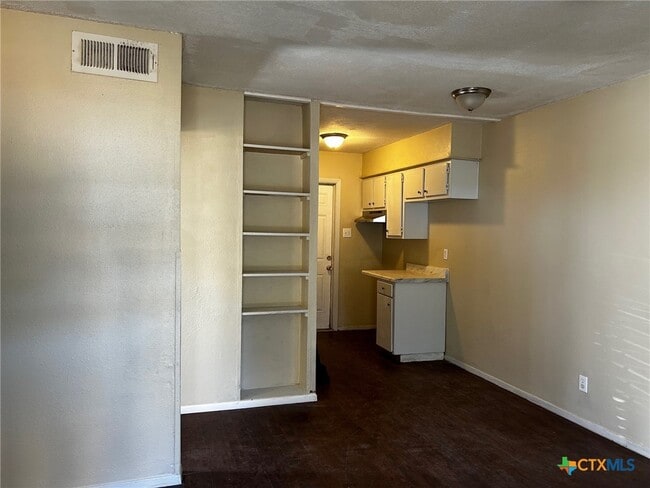 Building Photo - 710 E Baxter St