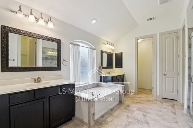 Building Photo - 1041 Water Oak