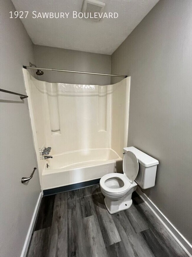 Building Photo - 1927 Sawbury Blvd