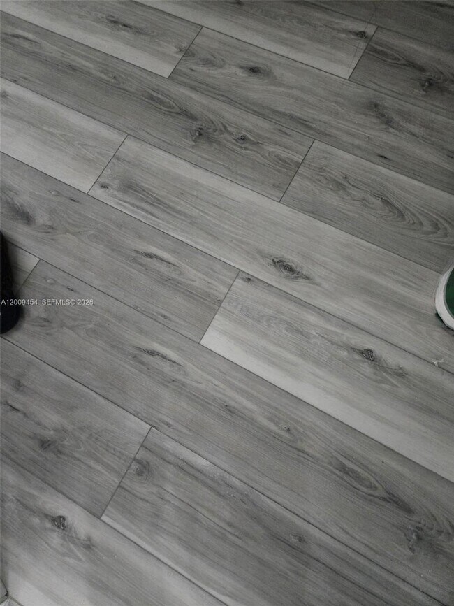 Building Photo - 733 Riverside Dr