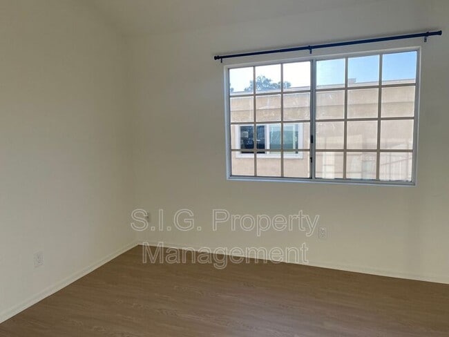Building Photo - 522 E Maple St