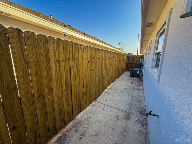 Building Photo - 13 Puffin Ave