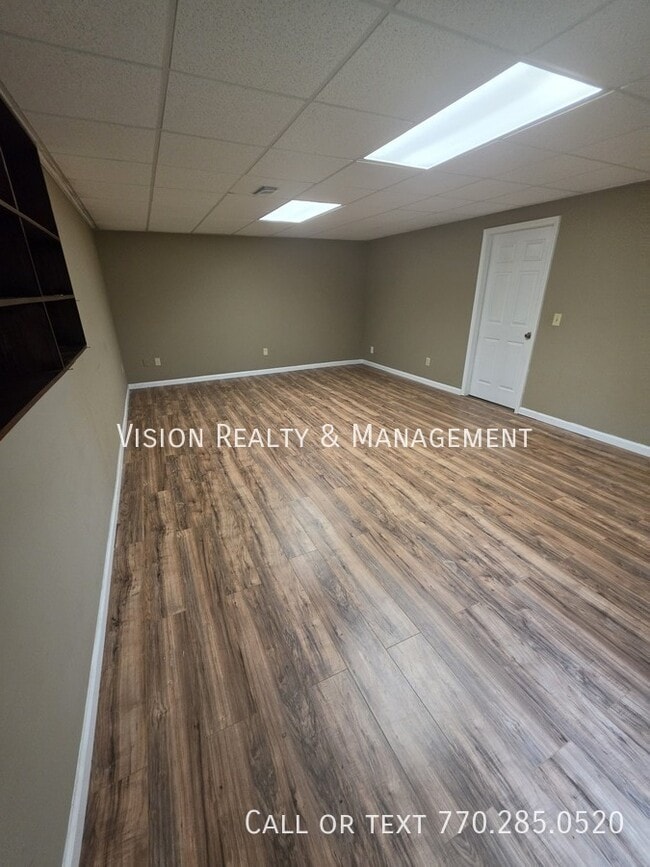 Building Photo - 985 S Lassetter Cir