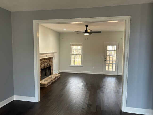 Building Photo - 580 Wisteria Dr