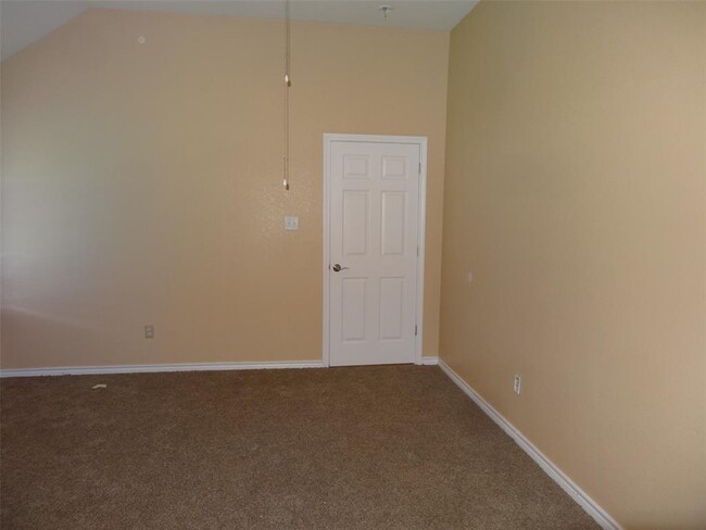 Building Photo - 34602 Lake Side Dr
