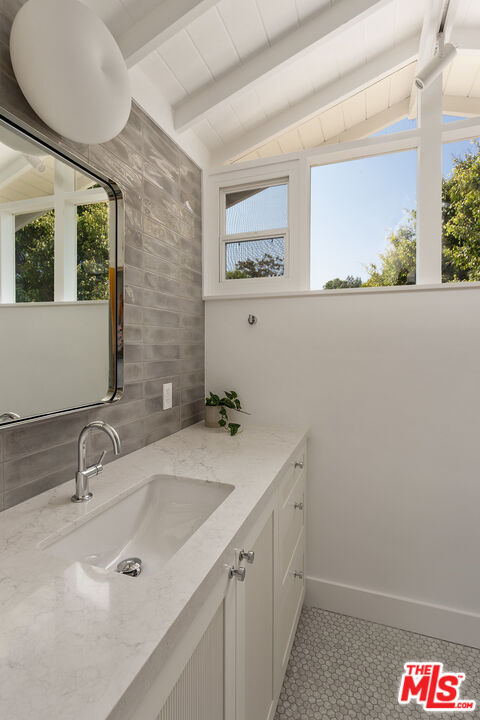 Building Photo - 500 Amalfi Dr