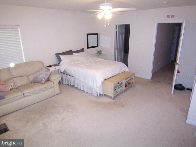 Building Photo - 4618 Battenburg Ln