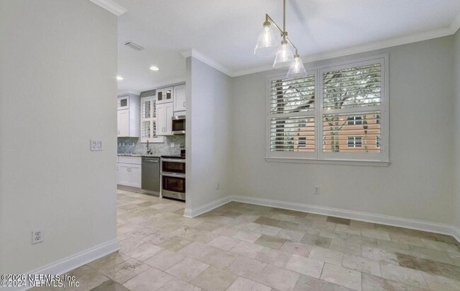 Building Photo - 156 Hidden Palms Ln