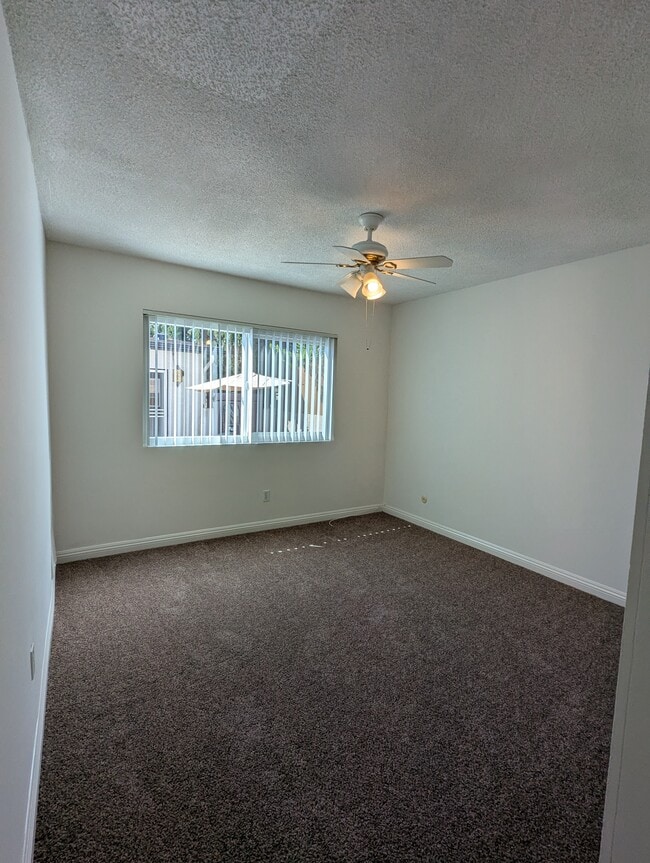 Building Photo - 1009 E Grand Ave