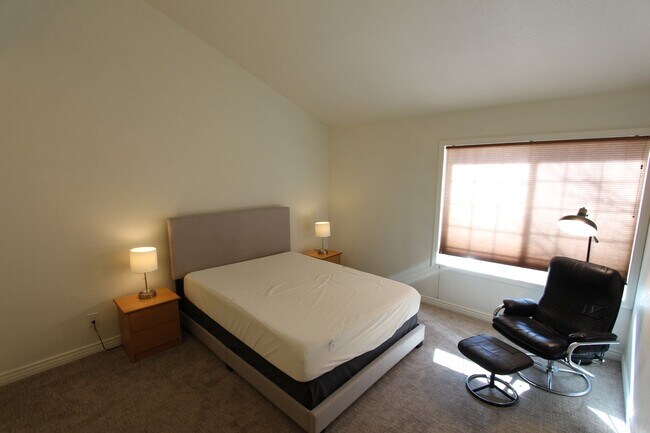 Building Photo - Short-Term Furnished Rental with Mountain Views | $500 Move-In Special