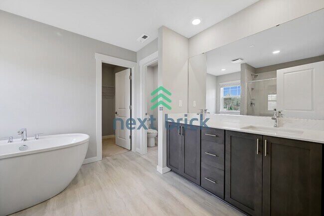 Building Photo - Spacious 5-Bedroom Retreat in Bothell with 2.5 Baths and 2335 Sq Ft of Comfort!