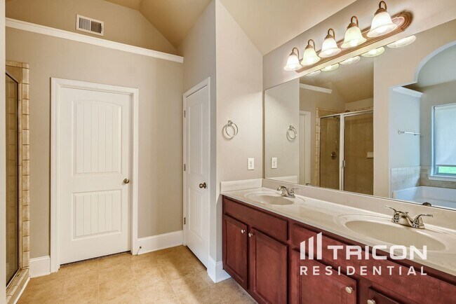 Building Photo - 416 Margaux Wy