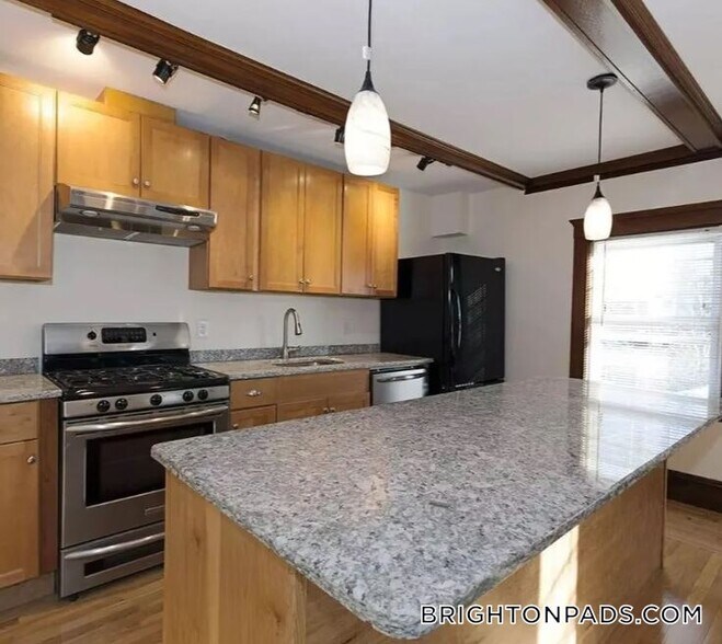 Building Photo - 34 Bentley St