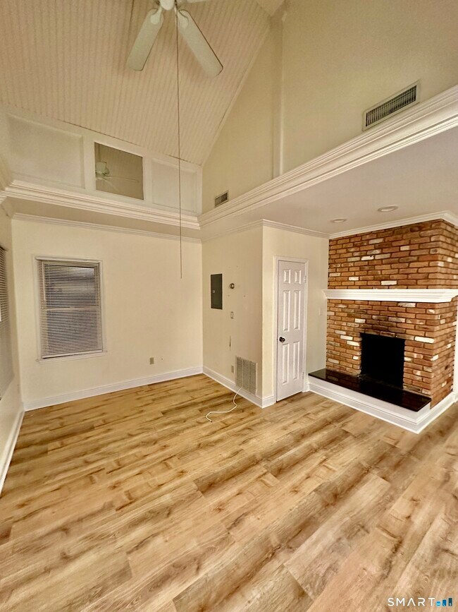 Building Photo - 10 Haviland St