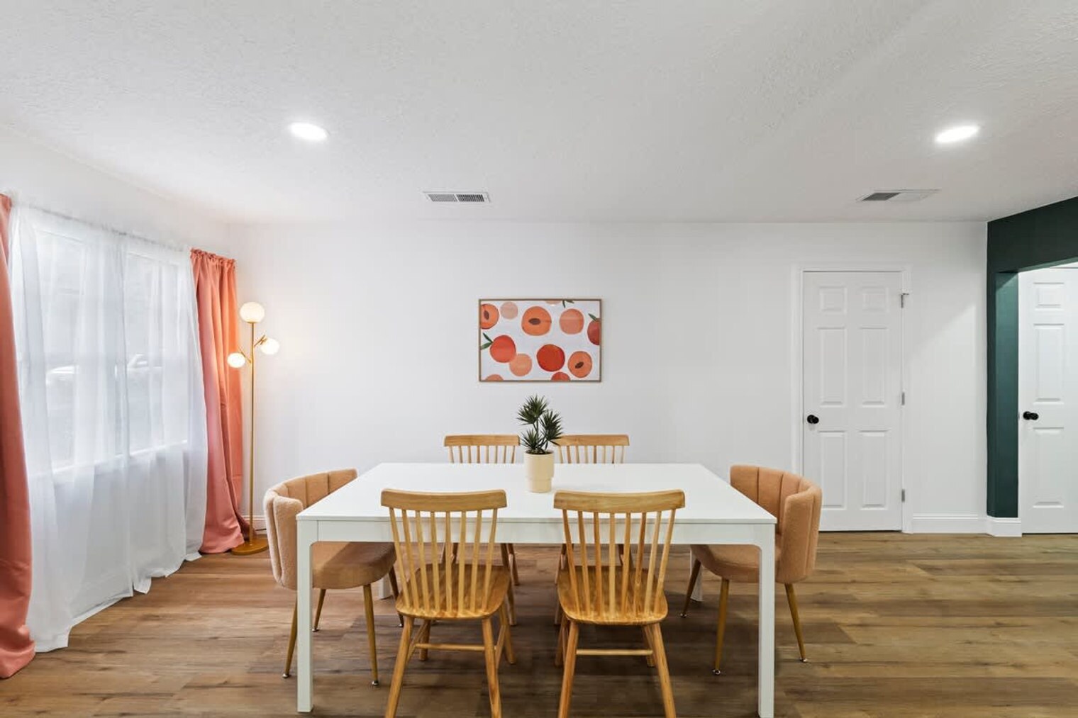 Building Photo - 2405 Peach Dr