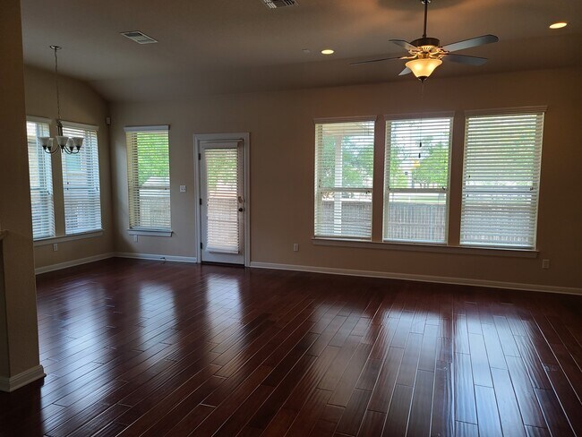 Building Photo - 218 Simmons Dr