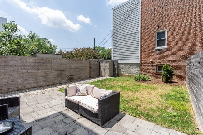 Building Photo - 103 17th St SE