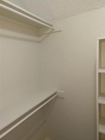 Building Photo - 2110 Valleywood Dr