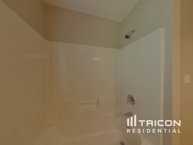 Building Photo - 922 Hollow Hill Ct