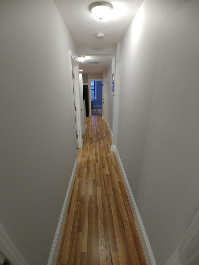 Building Photo - NORTH END 3 BED!!!!