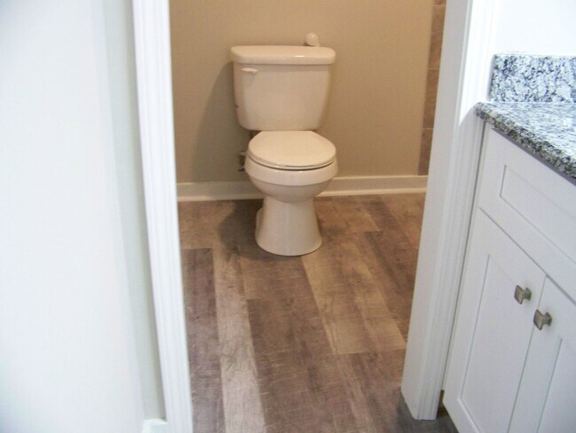 Building Photo - WATERS EDGE