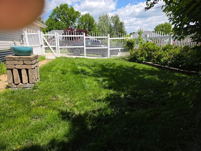 Building Photo - 3 bd, 2 ba house in SW Katy Lake Estates subdivision, fenced, w/d included, corner lot