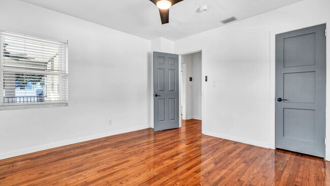 Building Photo - Beautiful S. Tampa 3BR/2BA remodeled home ...