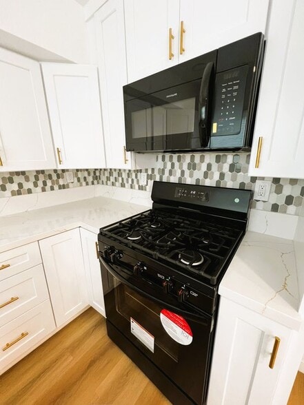 Building Photo - 13811 La Pat Pl