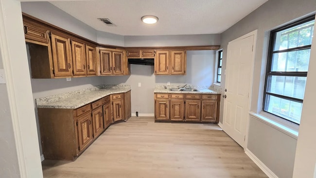 Building Photo - 2819 Anzio Dr