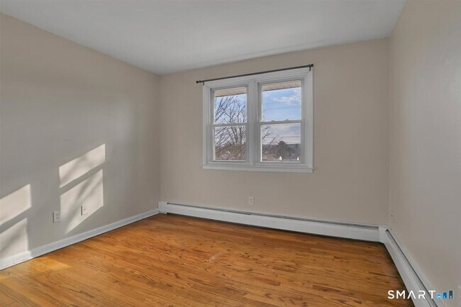 Building Photo - 63 Maynard St