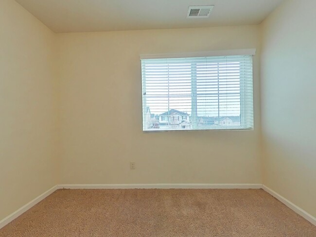 Building Photo - 5 Bedroom House ~ Albany ~ Small Pet Friendly