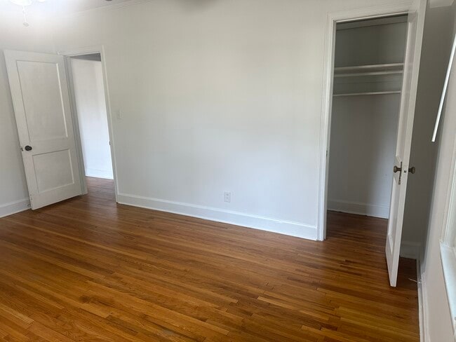 Building Photo - 900 Everett Pl