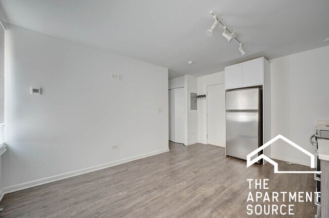 Building Photo - 940 W Winona St