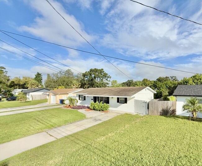 Building Photo - 641 72nd Ave N