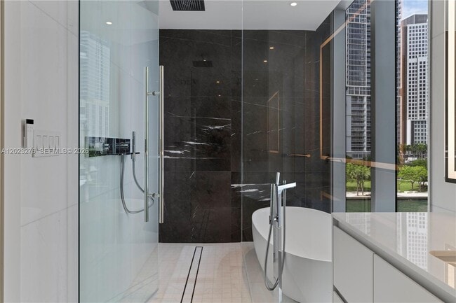 Building Photo - 300 Biscayne Blvd Way