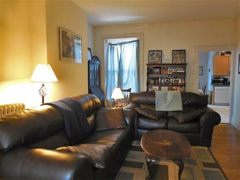 Building Photo - 194 Central St