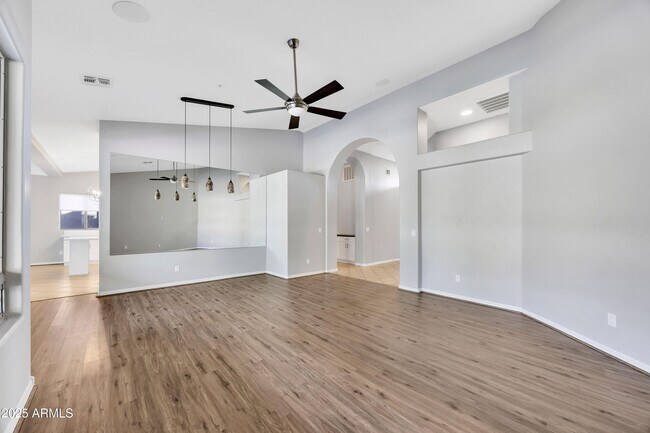 Building Photo - 7446 E Glenn Moore Rd