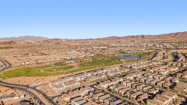 Building Photo - Beautiful Cadence 3 bedroom, 2.5 Baths, 2 car garage Townhome