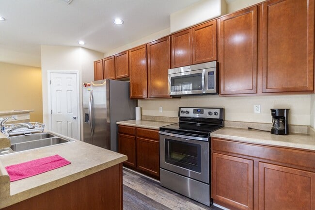 Building Photo - Welcome to Daravante, where this 2-bedroom...