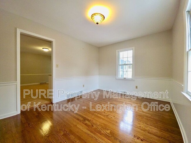 Building Photo - 3462 Lansdowne Dr