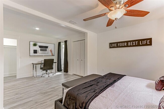 Building Photo - 16643 Redwood Way