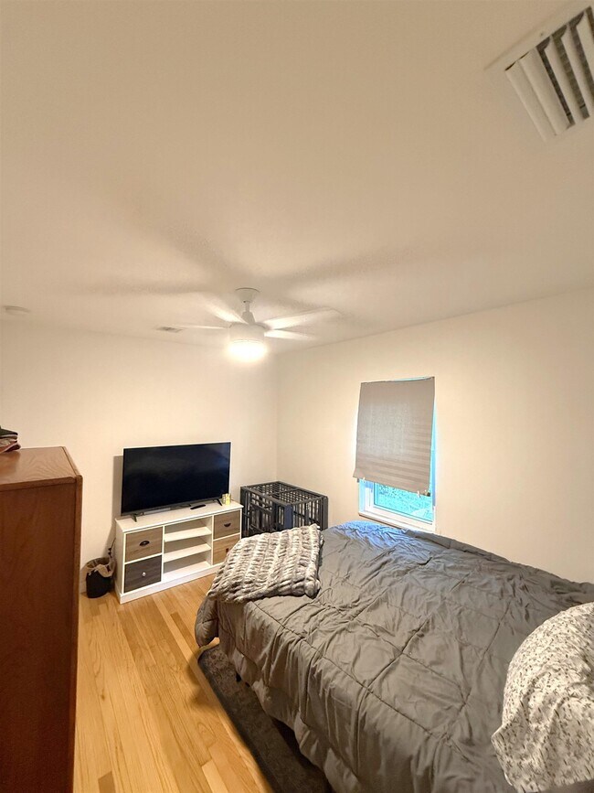 Building Photo - 629 Dart St