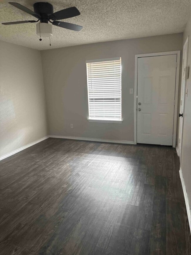 Building Photo - Duplex