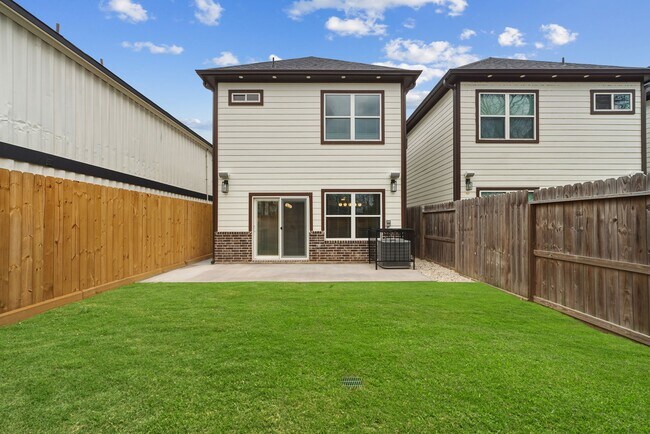 Building Photo - 3539 Mt Pleasant St