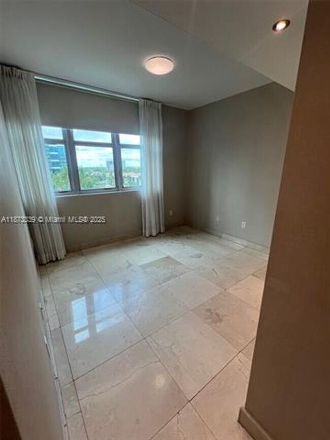 Building Photo - 3131 NE 188th St